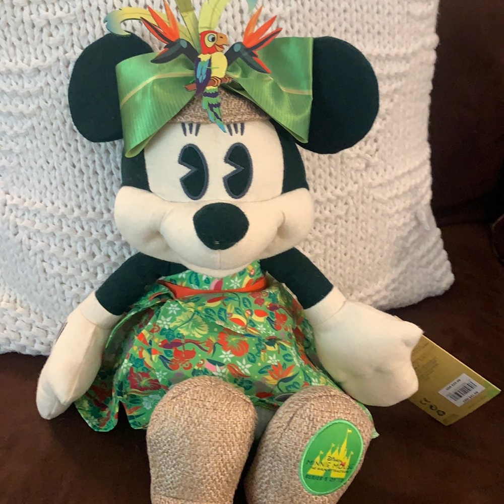 Minnie Mouse the main attraction limited plush 5/12